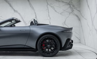 Aston Martin V8 Vantage ROADSTER 38