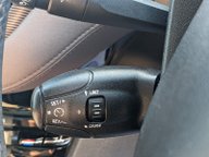 Peugeot 2008 E-HDI FELINE 29