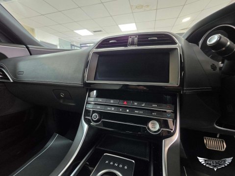 Jaguar XE 2.0i GPF R-Sport Auto Euro 6 (s/s) 4dr 33