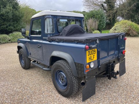 Land Rover Defender 2.4 TDCi Pickup 2dr Diesel Manual 4WD SWB Euro 4 (122 bhp) 14