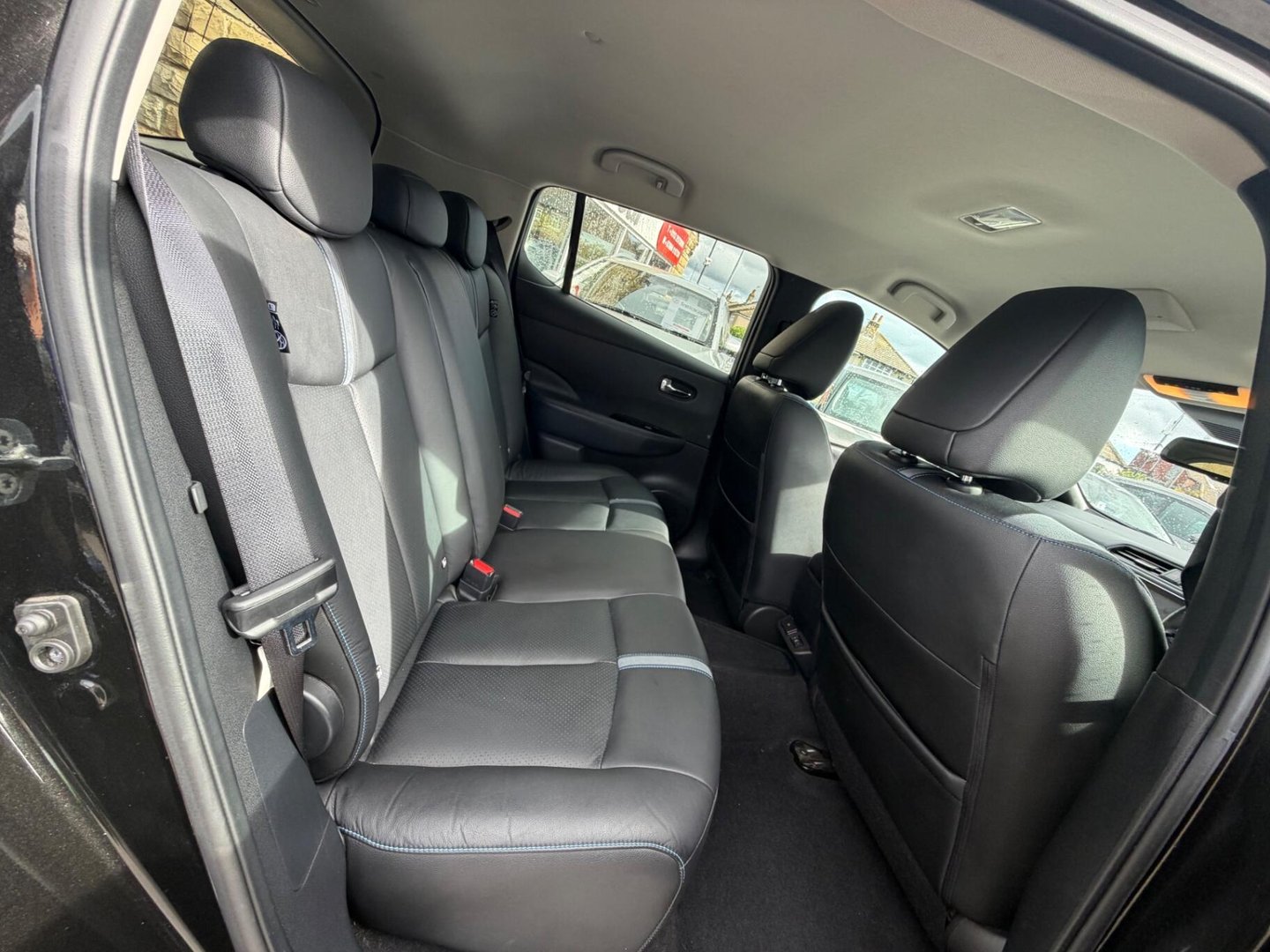 2021 Nissan Leaf — image 11