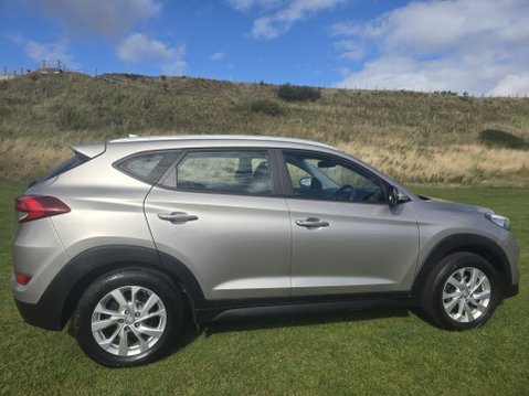 Hyundai TUCSON 1.7 CRDi Blue Drive SE Euro 6 (s/s) 5dr 8