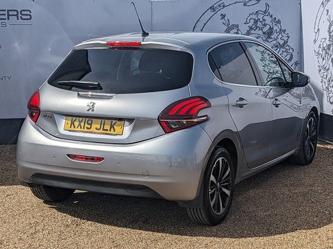 Peugeot 208 S/S TECH EDITION 9