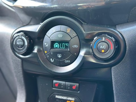 Ford Ecosport 1.0T EcoBoost Titanium 2WD Euro 5 (s/s) 5dr 28
