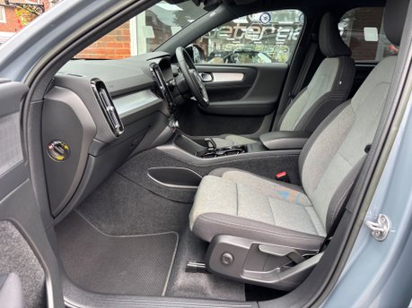 Volvo XC40 2.0 B3 MHEV Plus Dark SUV 5dr Petrol Hybrid DCT Auto Euro 6 (s/s) (163 ps) 10