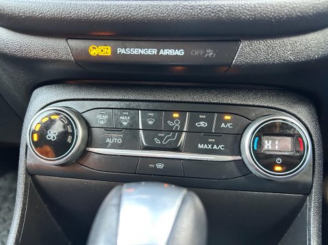 Ford Fiesta TITANIUM 23