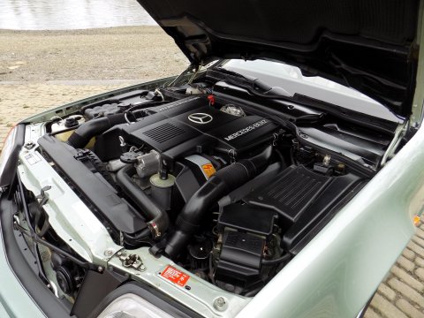 Mercedes-Benz SL Series 500SL-32 37
