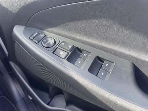 Hyundai TUCSON CRDI SE NAV BLUE DRIVE 21