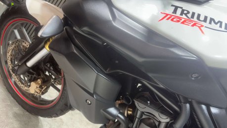 Triumph Tiger 2012 39K RECENTLY SERVICED LONG MOT ADVENTURE BIKE 800CC 39