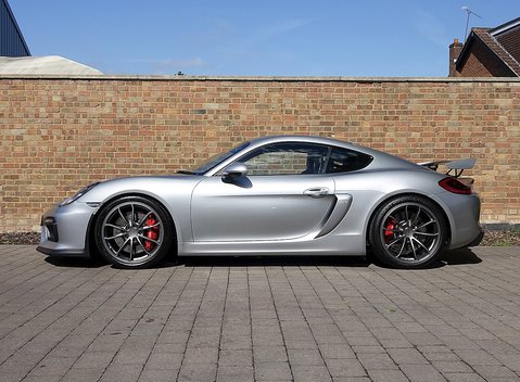 Porsche Cayman GT4 6