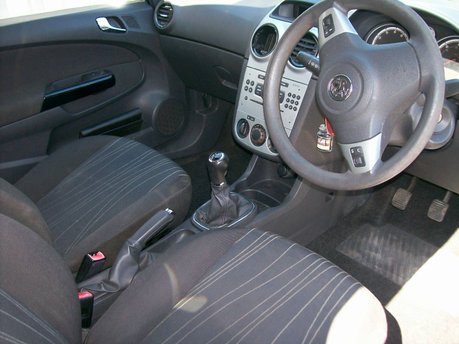 Vauxhall Corsa CLUB A/C 16V 6