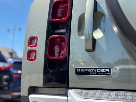 Land Rover Defender 3.0 FIRST EDITION MHEV 21