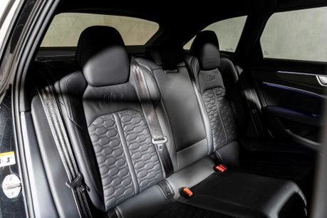 Audi RS6 Avant QUATTRO CARBON BLACK. VAT Q. WARRANTY. HEATED & COOLED SEATS. B & O. 31