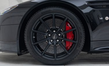 Aston Martin V12 Vantage S 32