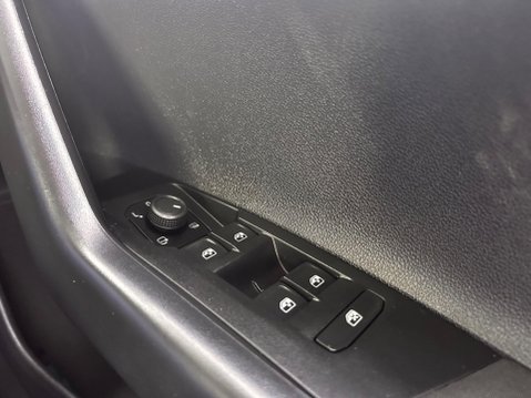 Volkswagen Polo LIFE TSI DSG 29