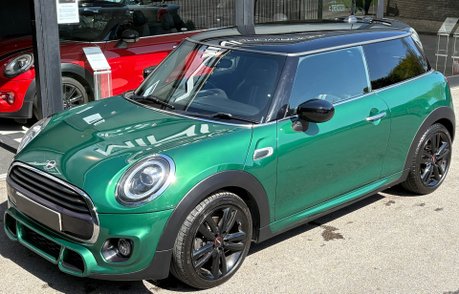 Mini Hatch Cooper 1.5 Sport Comfort / Navigation 3 door - SAT NAV - JCW STYLING 9