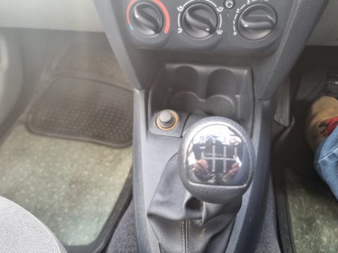 Renault Clio EXPRESSION 16V 40