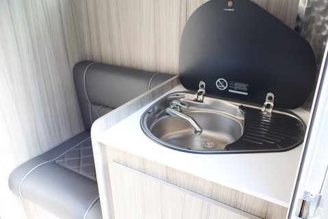 Renault Master 3.5 ton Coach Built Freddie Gover Horsebox with uprated suspension alloys  50