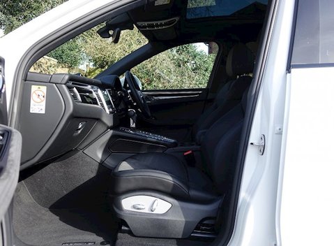 Porsche Macan GTS 12