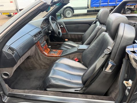 Mercedes-Benz 300 3.0 SL Convertible 2dr Petrol Automatic (231 bhp) 10