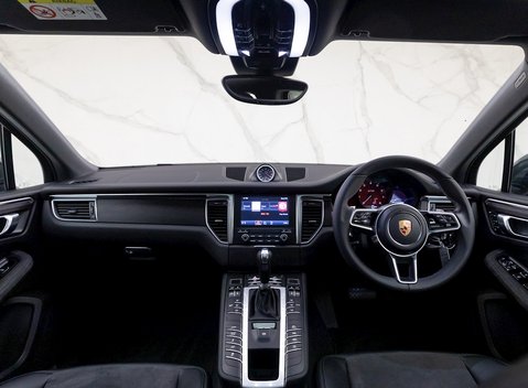 Porsche Macan GTS 17