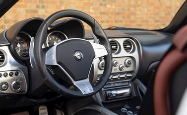 Alfa Romeo 8C Spider 13