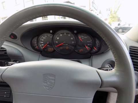 Porsche 911 CARRERA 4 16
