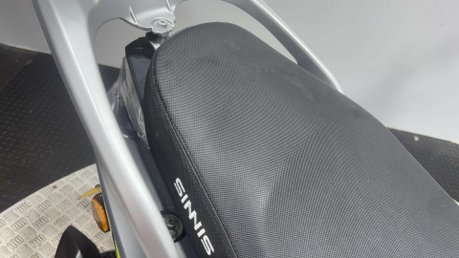 Sinnis Twist 2022 1K 50CC SCOOTER LEARNER BIKE NEW MOT SERVICED 28