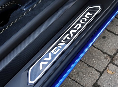 Lamborghini Aventador SV Roadster 6