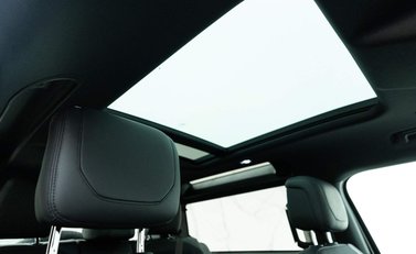 Land Rover Defender 90 V8 Bond Edition 15