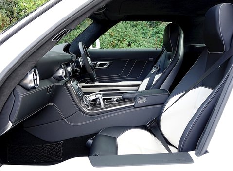 Mercedes-Benz SLS AMG 12