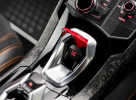 Lamborghini Huracan LP640-4 Performante 17