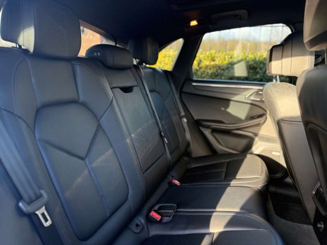 Porsche Macan 2.0 Macan Semi-Auto 4WD 5dr 53