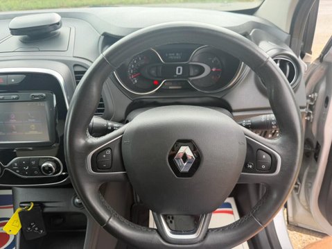 Renault Captur 0.9 TCe ENERGY Iconic SUV 5dr Petrol Manual Euro 6 (s/s) (90 ps) 11