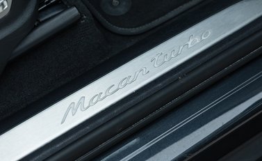 Porsche Macan TURBO 27