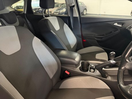 Ford Focus 1.0T EcoBoost Zetec S Euro 5 (s/s) 5dr 12