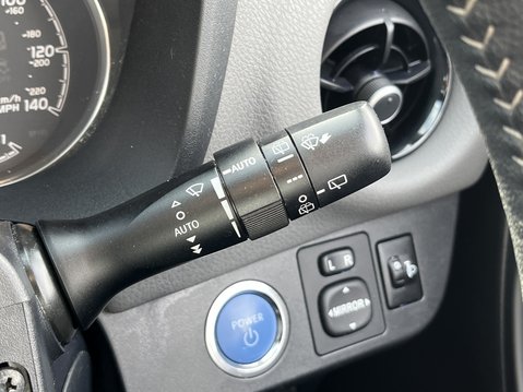 Toyota Yaris 1.5 Hybrid Icon Tech 5dr CVT 27