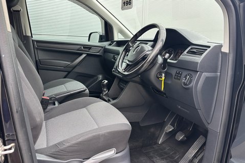 Volkswagen Caddy C20 Tdi Black Edition 17