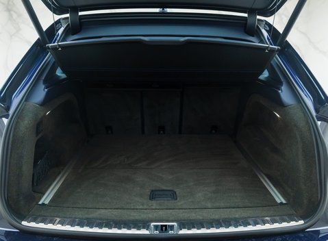 Bentley Bentayga V8 First Edition 40