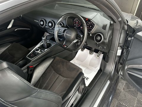 Audi TT 1.8 TT Black Edition TFSI 3dr 39