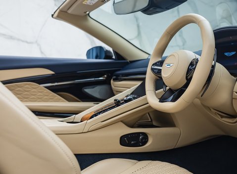 Aston Martin DB12 Volante 17