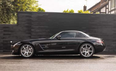 Mercedes-Benz SLS AMG 3