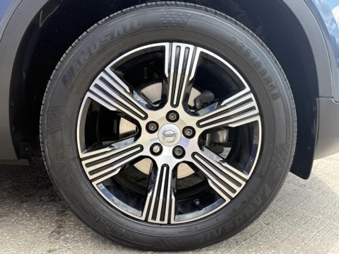 Volvo XC40 1.5 T3 Inscription SUV 5dr Petrol Auto Euro 6 (s/s) (163 ps) 14