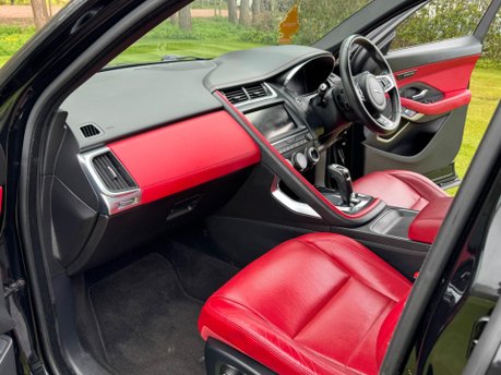 Jaguar E-Pace R-DYNAMIC HSE 39