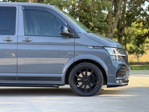 Volkswagen Transporter 2.0 Transporter T32 Sportline Black Edition TDI Semi-Auto 22