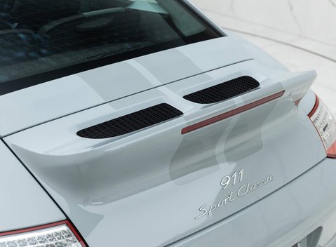 Porsche 911 (997) Sport Classic 32