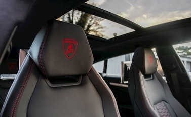 Lamborghini Urus 14