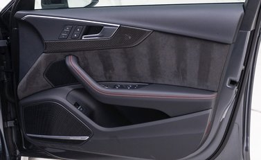 Audi RS4 Avant Carbon Edition 21