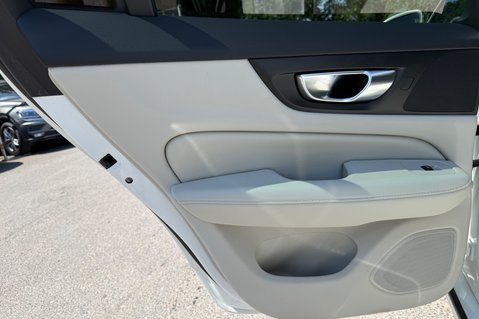 Volvo V60 RECHARGE T6 INSCRIPTION AWD - FULL MAIN DEALER SERVICE - HUGE SPEC 28