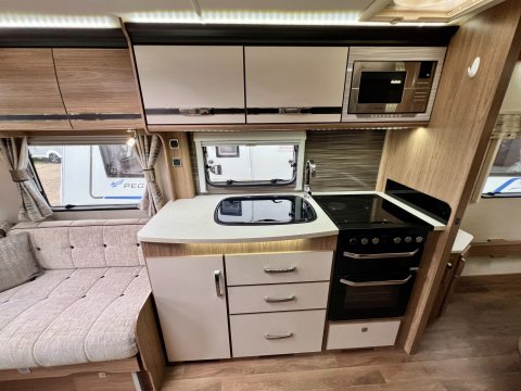 Coachman Laser 675 17